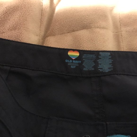 OLD NAVY SHORTS - Picture 2 of 2
